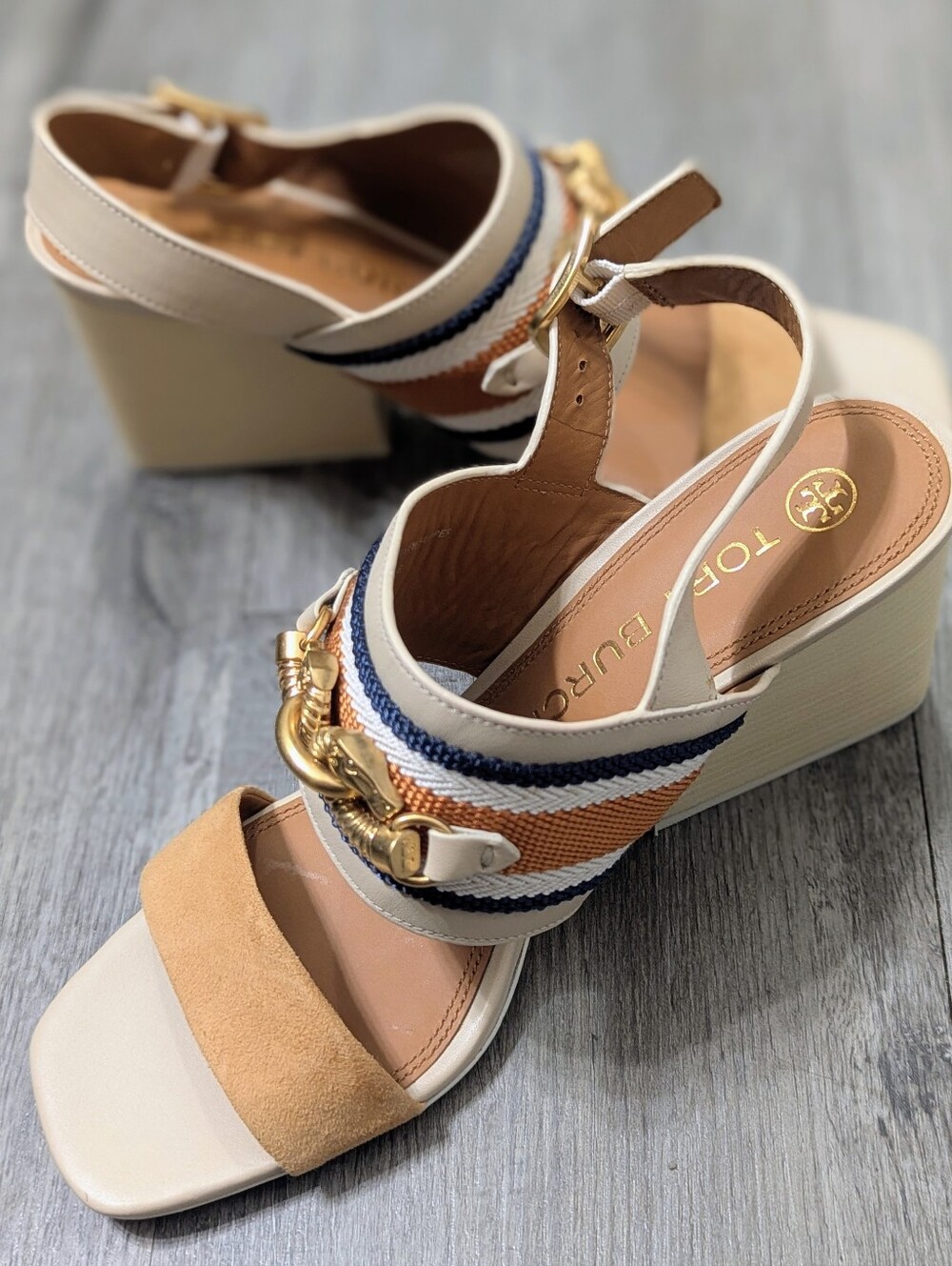 Tory Burch Cream, Navy & Tan Equestrian Chain-Accent Block Heel Sandals NWOT - Picture 3 of 8